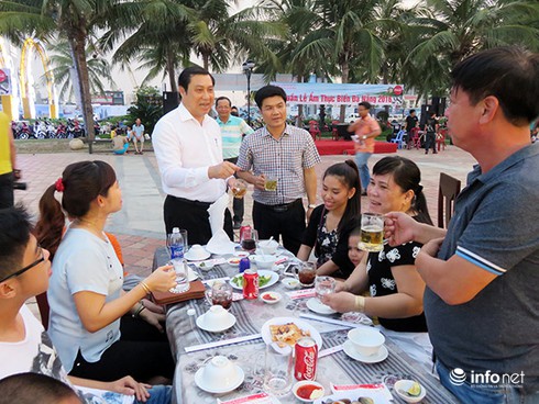 Chủ tịch TP Đà Nẵng cám ơn cán bộ, người dân, du khách ủng hộ cá biển sạch! - ảnh 12