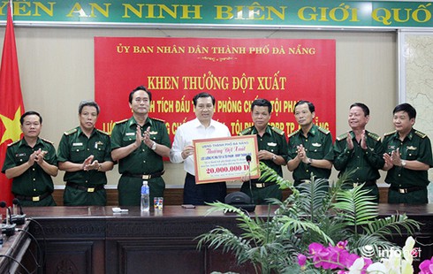 Khen thưởng đột xuất Bộ đội Biên phòng Đà Nẵng bắt ma túy và thuốc nổ - ảnh 1