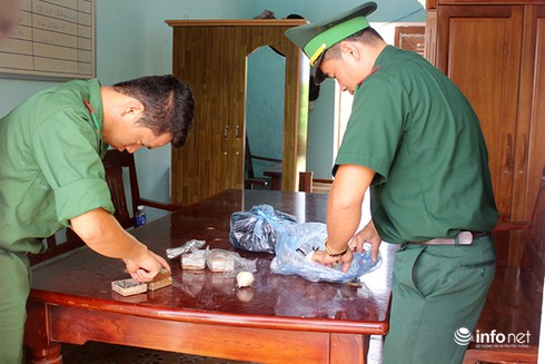 Khen thưởng đột xuất Bộ đội Biên phòng Đà Nẵng bắt ma túy và thuốc nổ - ảnh 2