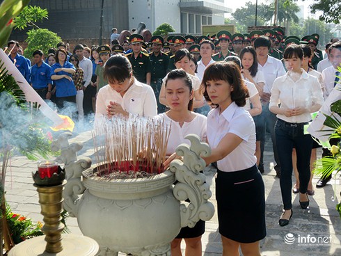 Đà Nẵng: Hàng trăm người dâng hương Danh tướng Nguyễn Tri Phương - ảnh 2