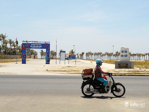 Đà Nẵng: Bãi tắm công cộng đầu tiên có phần ngầm dịch vụ 3 tầng - ảnh 1