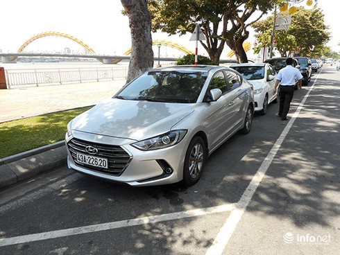 Đà Nẵng: Thí điểm thu phí đỗ xe ô tô trên đường Bạch Đằng qua điện thoại di động - ảnh 1