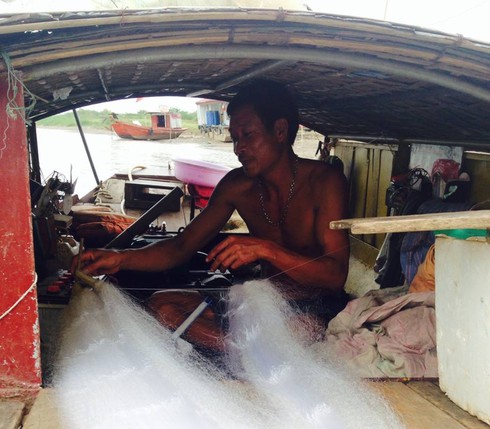Lên thuyền “săn” cá mòi cùng ngư phủ sông Hồng - ảnh 2