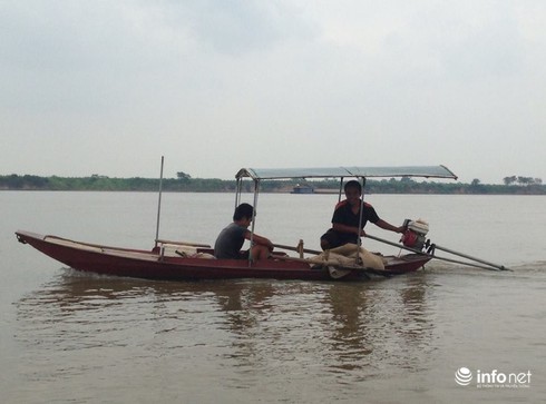 Lên thuyền “săn” cá mòi cùng ngư phủ sông Hồng - ảnh 5