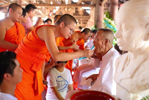 Những hình ảnh xúc động trong Ngày của mẹ ở Thái Lan - ảnh 2