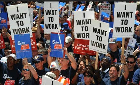 Ông bố 9X giơ bảng xin việc giữa đường: Bỏ sĩ diện hão sẽ bước đi thành công - ảnh 2