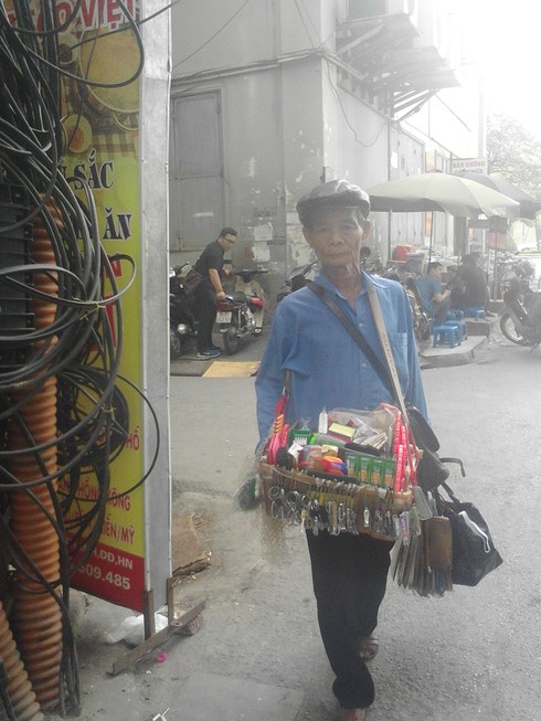 Cụ già 81 tuổi không đi rong là… ốm - ảnh 1