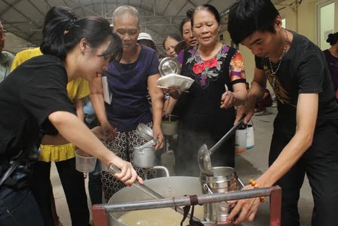 Chân dung những người phát cơm từ thiện cho bệnh nhân mắc bệnh hiểm nghèo - ảnh 3