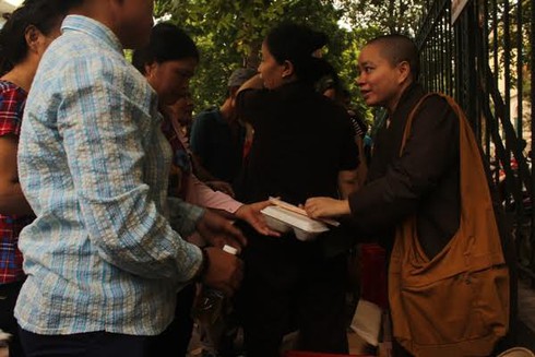 Chân dung những người phát cơm từ thiện cho bệnh nhân mắc bệnh hiểm nghèo - ảnh 2