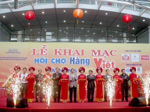 Nhiều hoạt động khuyến khích người Việt dùng hàng Việt.