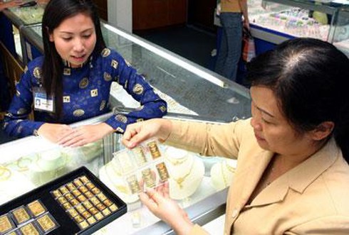 Người dân vẫn mua vàng để tích trữ.