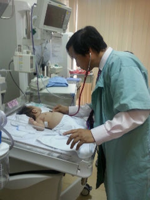 Mổ nội soi thành công bệnh nhi ít tuổi nhất bị ổ cặn mủ màng phổi - ảnh 2