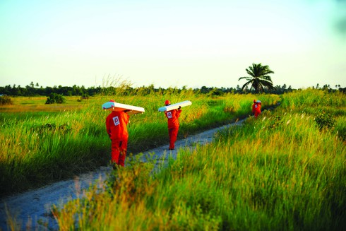 Lính Viettel bắt cá sấu, vượt nỗi sợ ở lục địa đen - ảnh 1