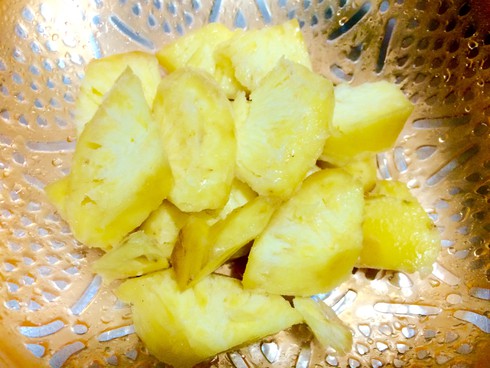 Dứa xào trứng non ngon cơm chiều mưa lạnh - ảnh 3