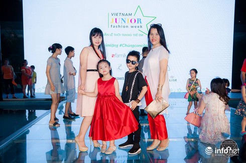 Những mẫu nhí nổi bật trên sân khấu Tuần lễ thời trang trẻ em Việt Nam - ảnh 14