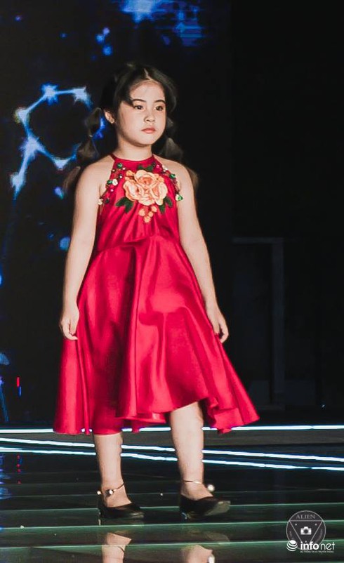 Những mẫu nhí nổi bật trên sân khấu Tuần lễ thời trang trẻ em Việt Nam - ảnh 6