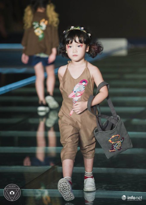 Những mẫu nhí nổi bật trên sân khấu Tuần lễ thời trang trẻ em Việt Nam - ảnh 7