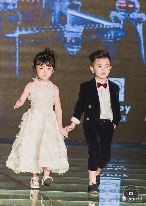 Những mẫu nhí nổi bật trên sân khấu Tuần lễ thời trang trẻ em Việt Nam - ảnh 8