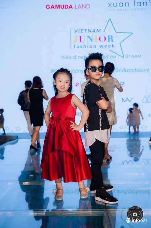 Những mẫu nhí nổi bật trên sân khấu Tuần lễ thời trang trẻ em Việt Nam - ảnh 9
