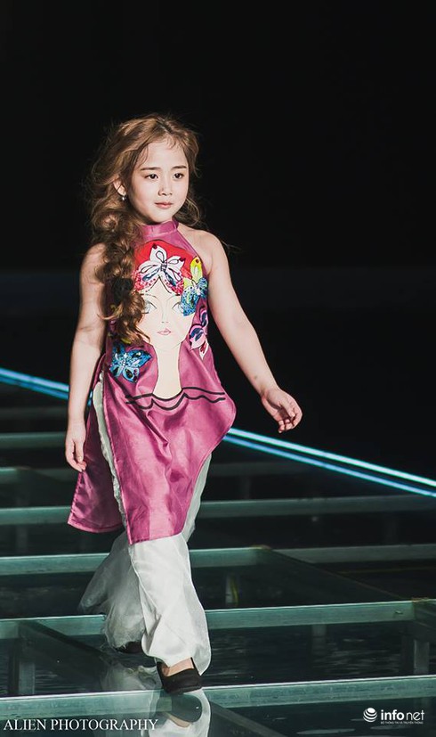 Những mẫu nhí nổi bật trên sân khấu Tuần lễ thời trang trẻ em Việt Nam - ảnh 5