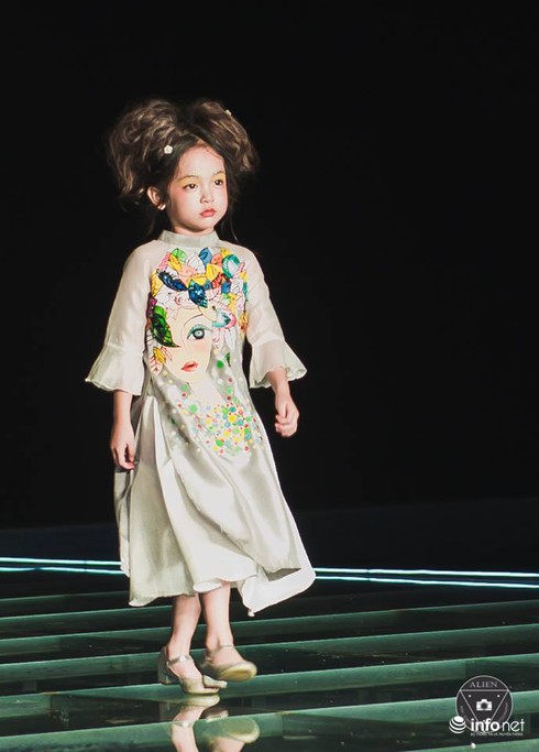 Những mẫu nhí nổi bật trên sân khấu Tuần lễ thời trang trẻ em Việt Nam - ảnh 3