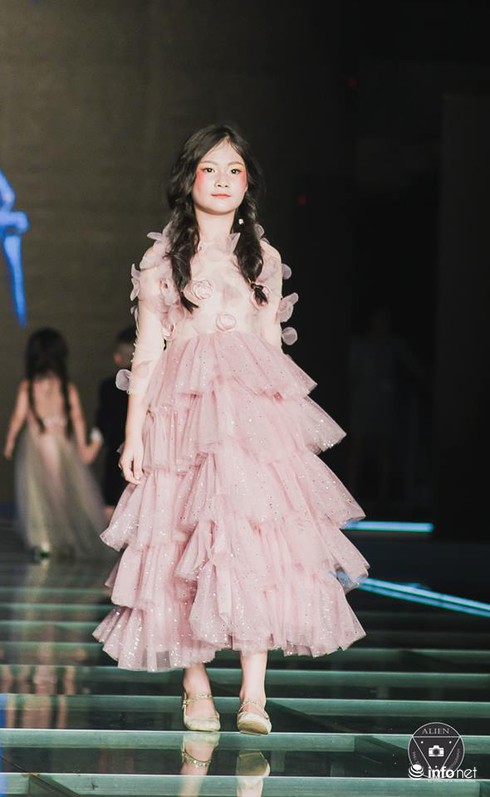 Những mẫu nhí nổi bật trên sân khấu Tuần lễ thời trang trẻ em Việt Nam - ảnh 2