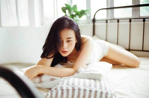 Quần rất ngắn hot nhất của sao: 'Quỳnh Búp Bê' gây bất ngờ với short bằng gang tay