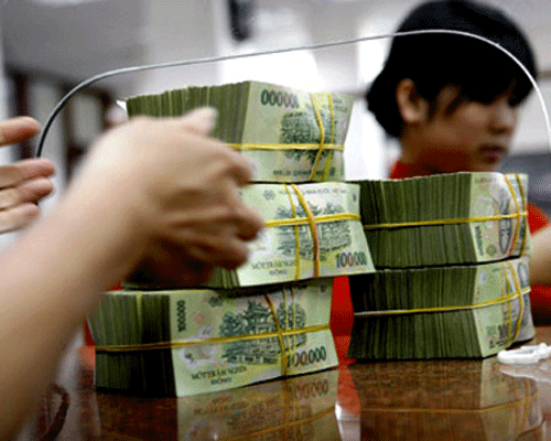 Các ông chủ ung dung ăn tiệc, ngân hàng lật đật chào vay - ảnh 1