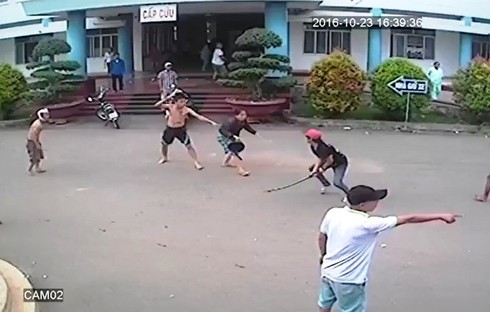 Đắk Nông: Vác dao đi chém người, bị đâm tử vong - ảnh 1