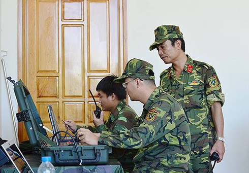 Cận cảnh Viettel trình diễn quan trắc mạng lưới điện bằng máy bay không người lái - ảnh 6