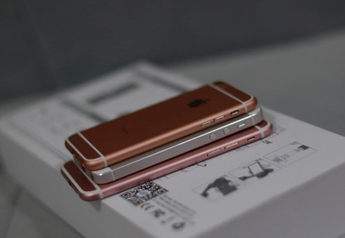 iPhone SE dễ bị bẻ cong hơn iPhone 6s và 6s Plus