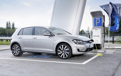 Đe doạ Tesla, hãng xe lớn nhất thế giới tung 40 tỷ USD phát triển xe điện - Ảnh 1.