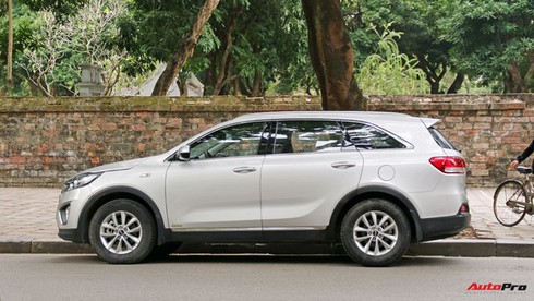 Kia Sorento thế hệ mới lăn bánh trên phố Hà Nội - Ảnh 1.