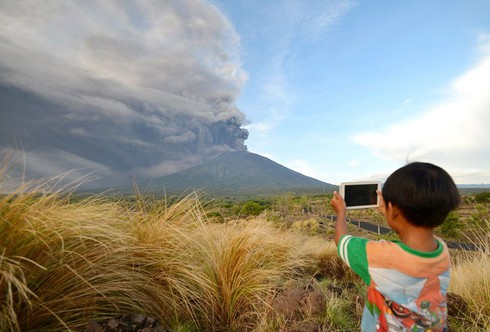 Người Việt mắc kẹt tại Bali có thể gọi hotline +62811161025 để được hỗ trợ - ảnh 1