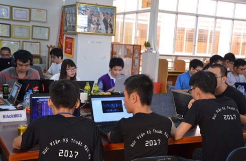 Bộ GD&ĐT tặng Bằng khen cho 3 đội xuất sắc nhất cuộc thi “Sinh viên với ATTT 2017” - ảnh 2