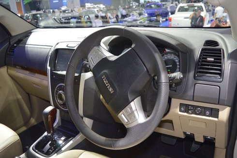 Isuzu MU-X thêm phiên bản đặc biệt với diện mạo khác biệt - Ảnh 5.