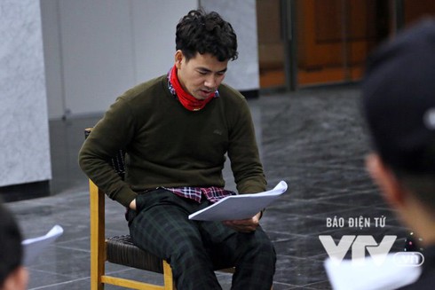 Hé lộ hình ảnh mới từ hậu trường tập