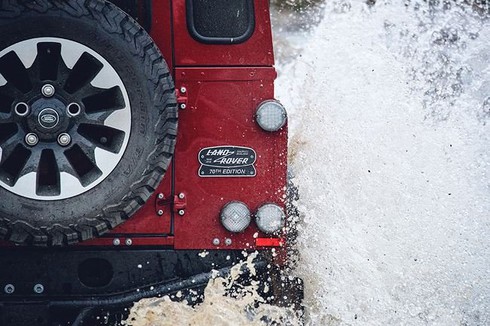 Ra mắt Defender V8 nhanh và mạnh nhất, số lượng giới hạn - ảnh 6