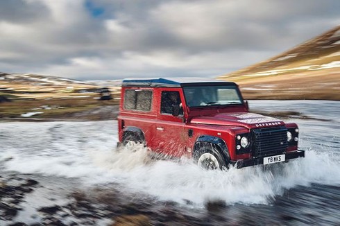 Ra mắt Defender V8 nhanh và mạnh nhất, số lượng giới hạn - ảnh 8