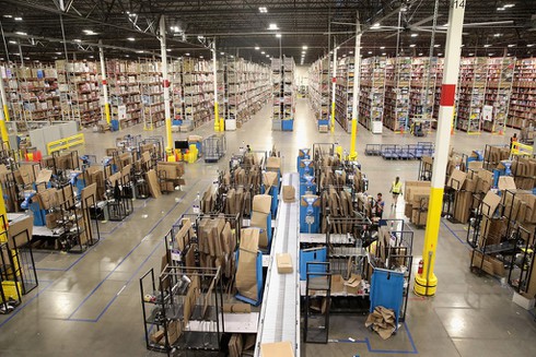 Duong den ngoi vi 'nguoi giau nhat lich su' cua ong chu Amazon hinh anh 4