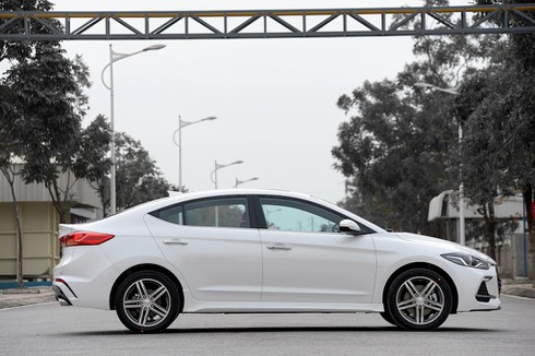 Cận cảnh Hyundai Elantra Sport 2018 vừa ra mắt tại Việt Nam - ảnh 4