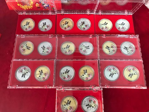 Rao bán tiền lưu niệm in hình chó trên Facebook - ảnh 6