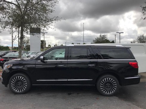 SUV dạng limousine Lincoln Navigator L Black Label về Việt Nam sẽ có giá ngang Lexus LX570 - Ảnh 1.