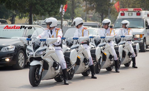 Cận cảnh dàn xe hùng hậu đón Tổng thống Hàn Quốc đến thăm Việt Nam - Ảnh 16.