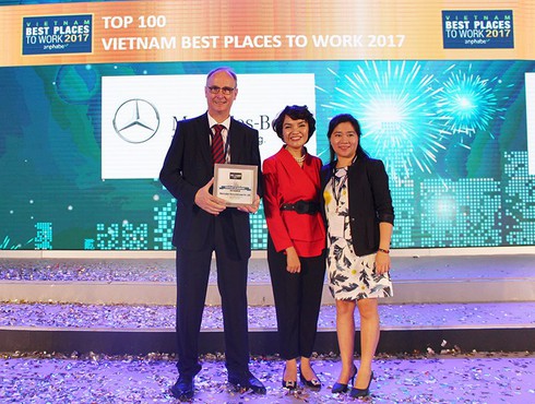 Mercedes-Benz lọt Top 10 môi trường làm việc tốt nhất Việt Nam - ảnh 1