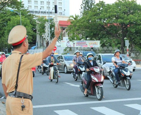 Hàng nghìn ô tô bị phạt nguội qua camera giám sát - ảnh 1