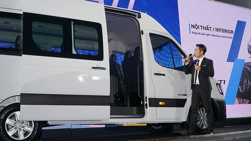 Hyundai Solati chốt giá 1,08 tỷ đồng, cạnh tranh Ford Transit tại Việt Nam - ảnh 1