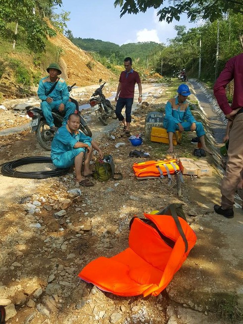 Theo chân lính Viettel băng rừng vượt suối ứng cứu khẩn cấp thông tin sau cơn bão số 3 - ảnh 11
