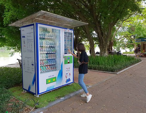 Hà Nội lắp máy bán hàng tự động ở các điểm công cộng tại những quận nội thành