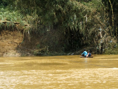 Theo chân lính Viettel băng rừng vượt suối ứng cứu khẩn cấp thông tin sau cơn bão số 3 - ảnh 2